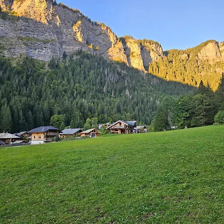 Le Nid Independant Mountain