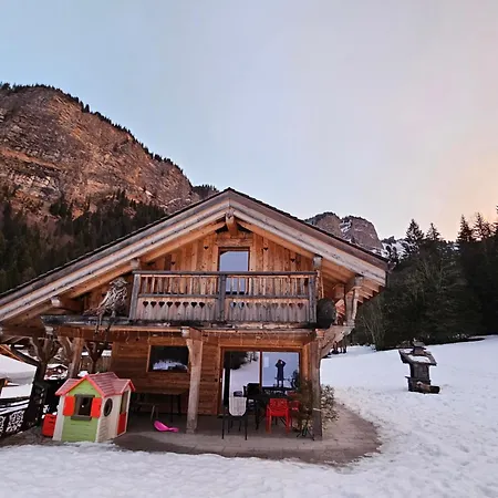 Le Nid Independant Mountain